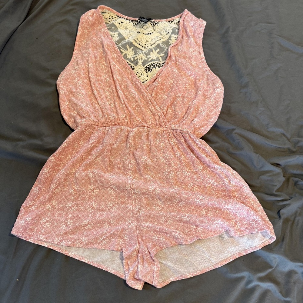 Rue21 Romper Juniors XS Pink Floral Sleeveless V Neck Crochet‎ Back Casual